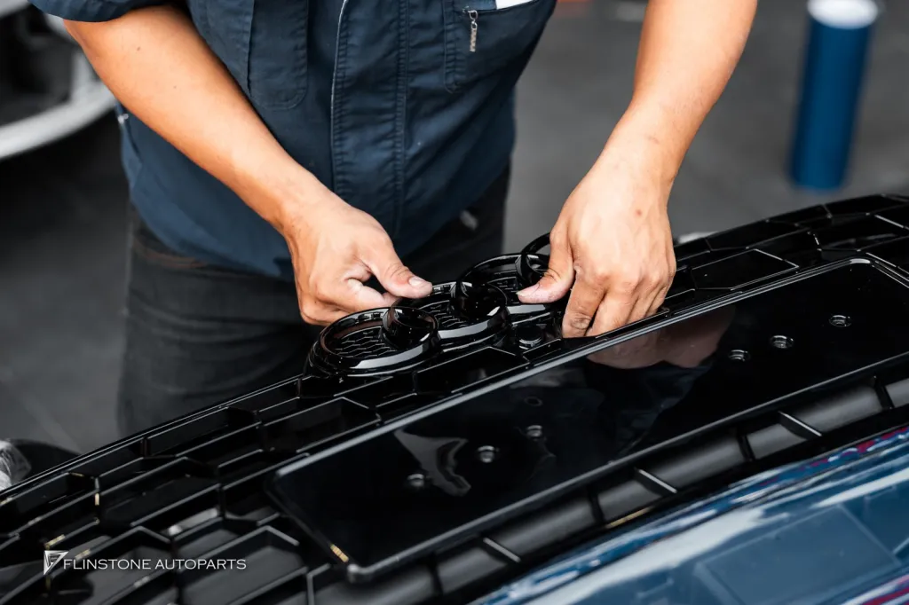 Audi Q3 กระจัง โลโก้รอบคัน