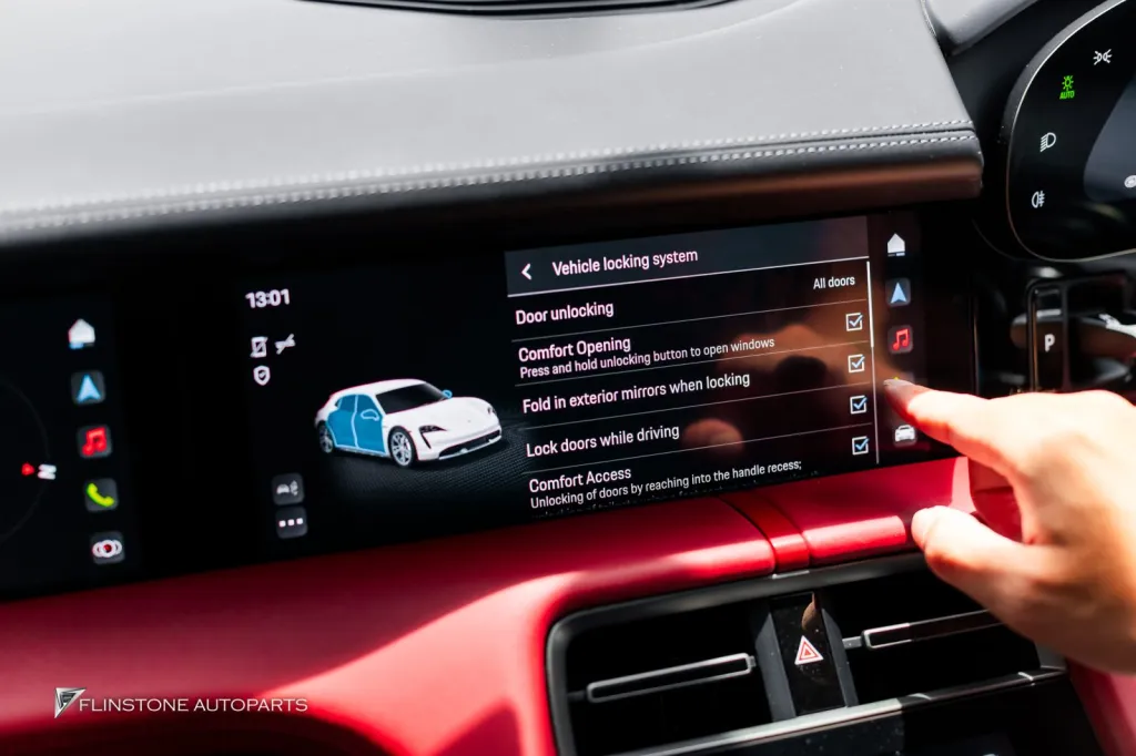 Porsche Taycan 4 กระจกมองข้างพับได้