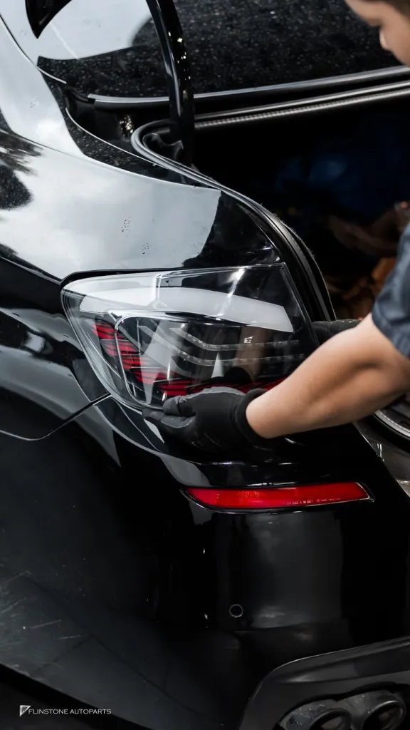 BMW F10 ลิ้นหน้า โลโก้ดำ ไฟท้าย สปอยเลอร์