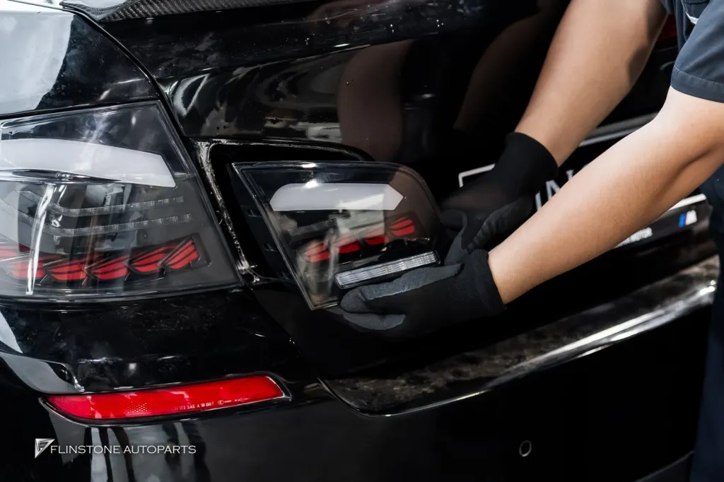 BMW F10 ลิ้นหน้า โลโก้ดำ ไฟท้าย สปอยเลอร์