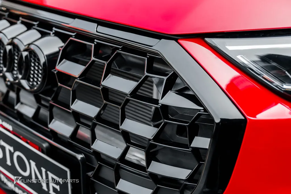 Audi Q3 กระจัง โลโก้รอบคัน