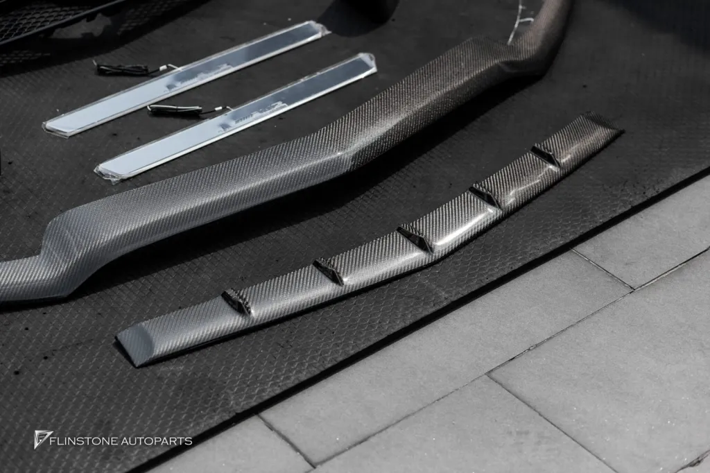 Mercedes Benz W207 ลิ้น ดิฟ กระจัง กาบบันได LED ล้อ Usus