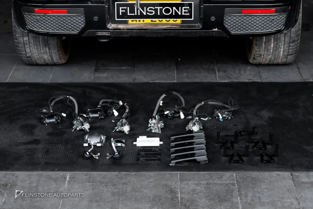 Mercedes Benz Gclass ลาว  Keyless Soft close Drive unit