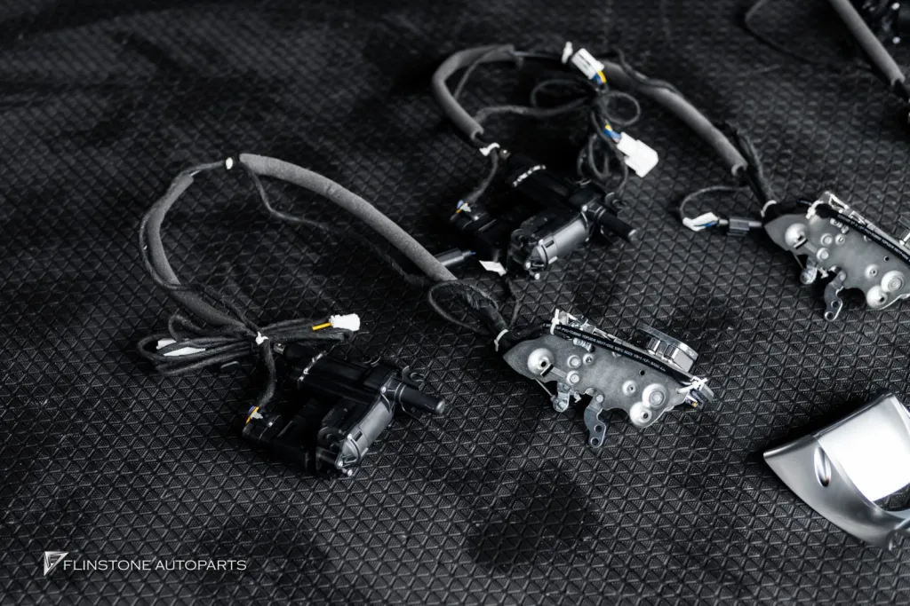 Mercedes Benz Gclass ลาว  Keyless Soft close Drive unit