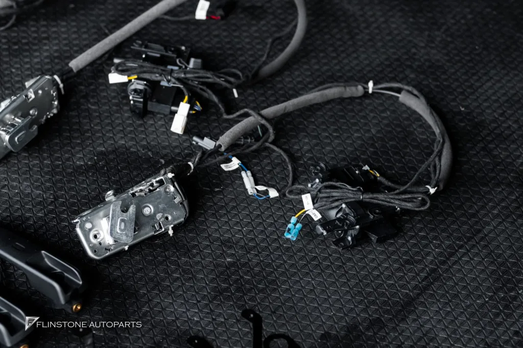 Mercedes Benz Gclass ลาว  Keyless Soft close Drive unit