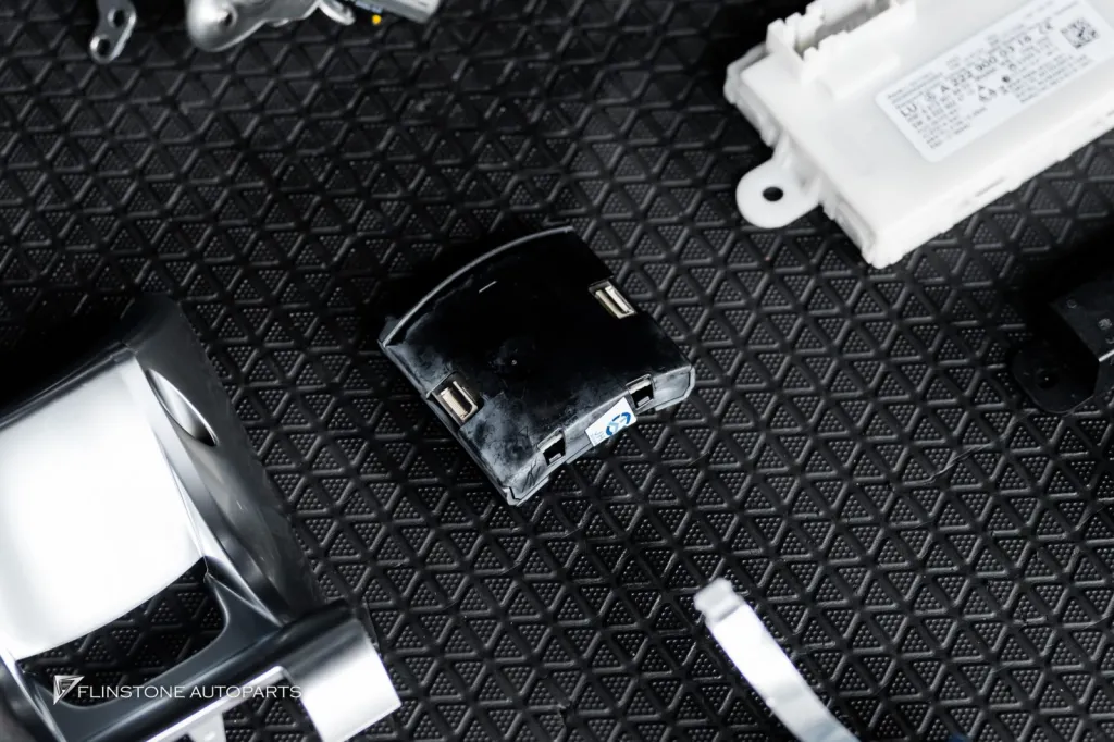 Mercedes Benz Gclass ลาว  Keyless Soft close Drive unit