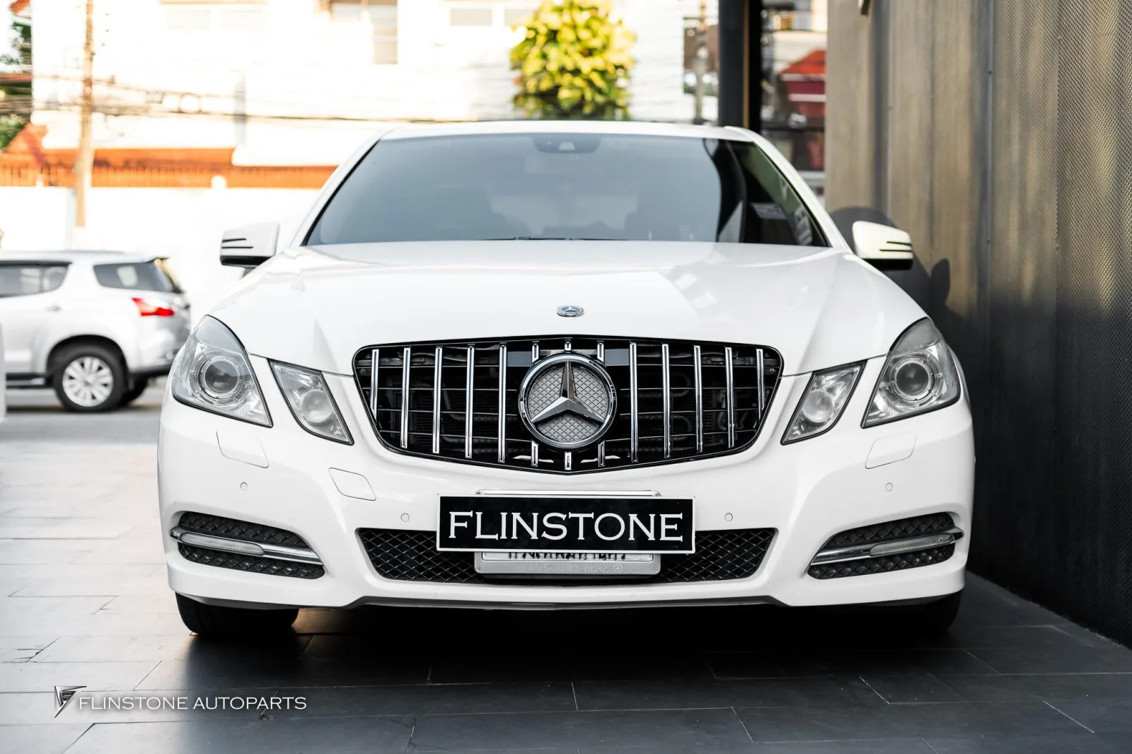 Mercedes Benz W212 กระจัง (รูปรวม)