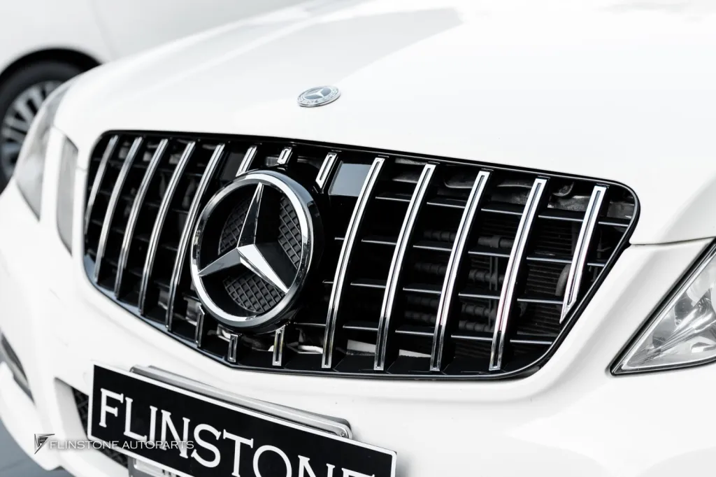 Mercedes Benz W212 กระจัง (รูปรวม)