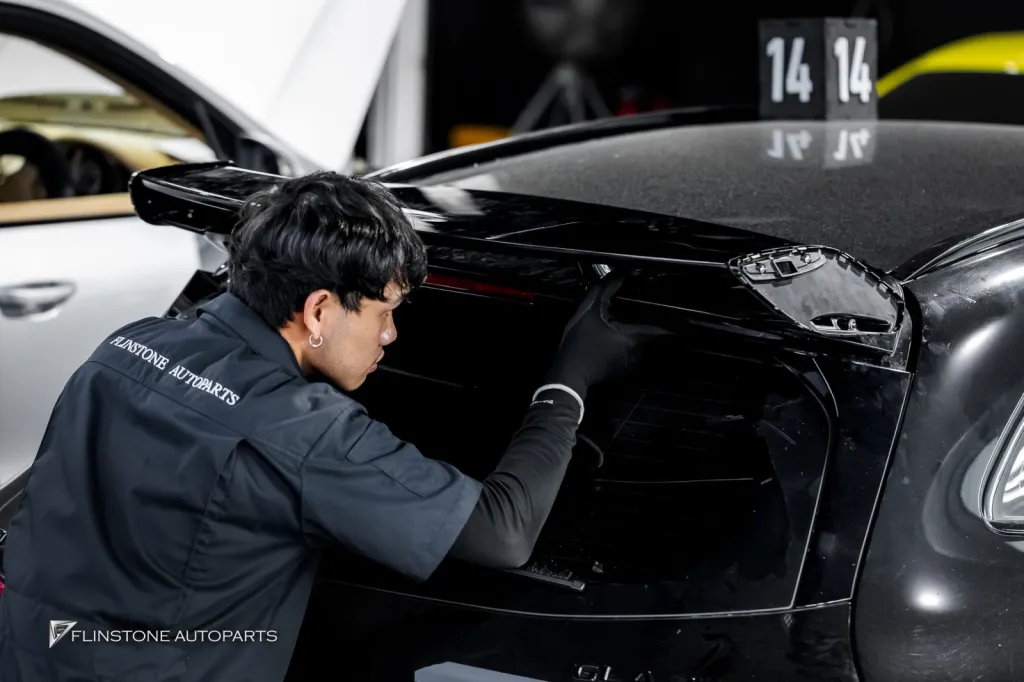 Mercedes Benz GLA สปอยเลอร์หลังคา