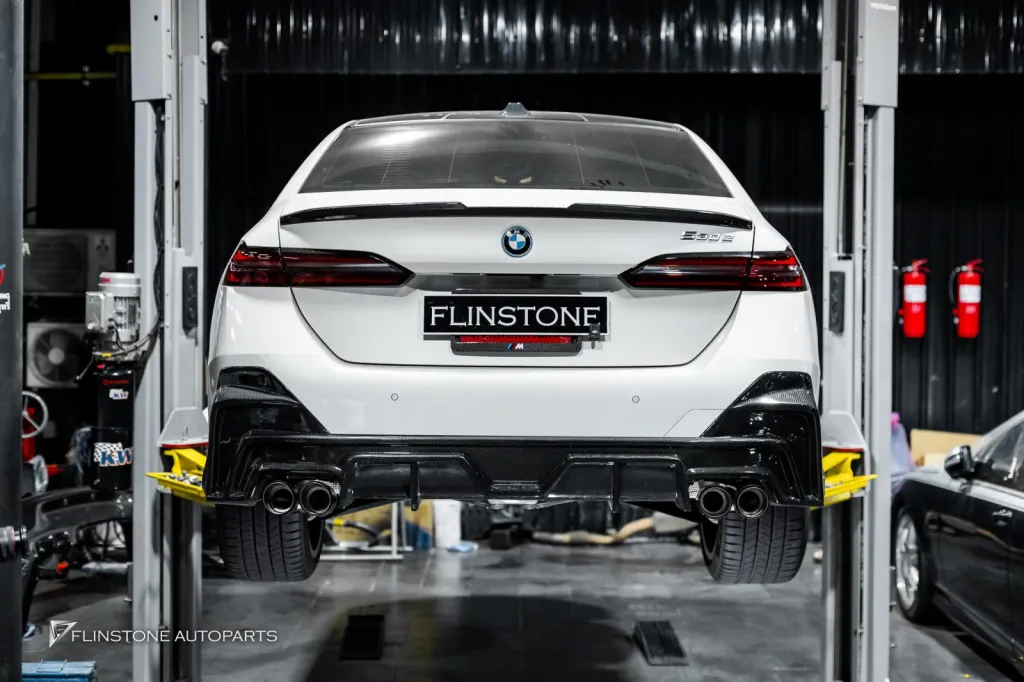 BMW i5 G60 排气管Usus 座椅背板碳纤维