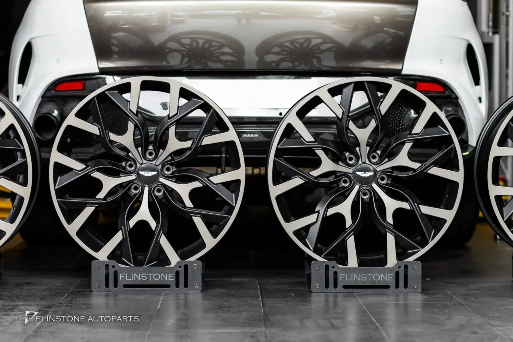 Aston Martin ล้อ Usus
