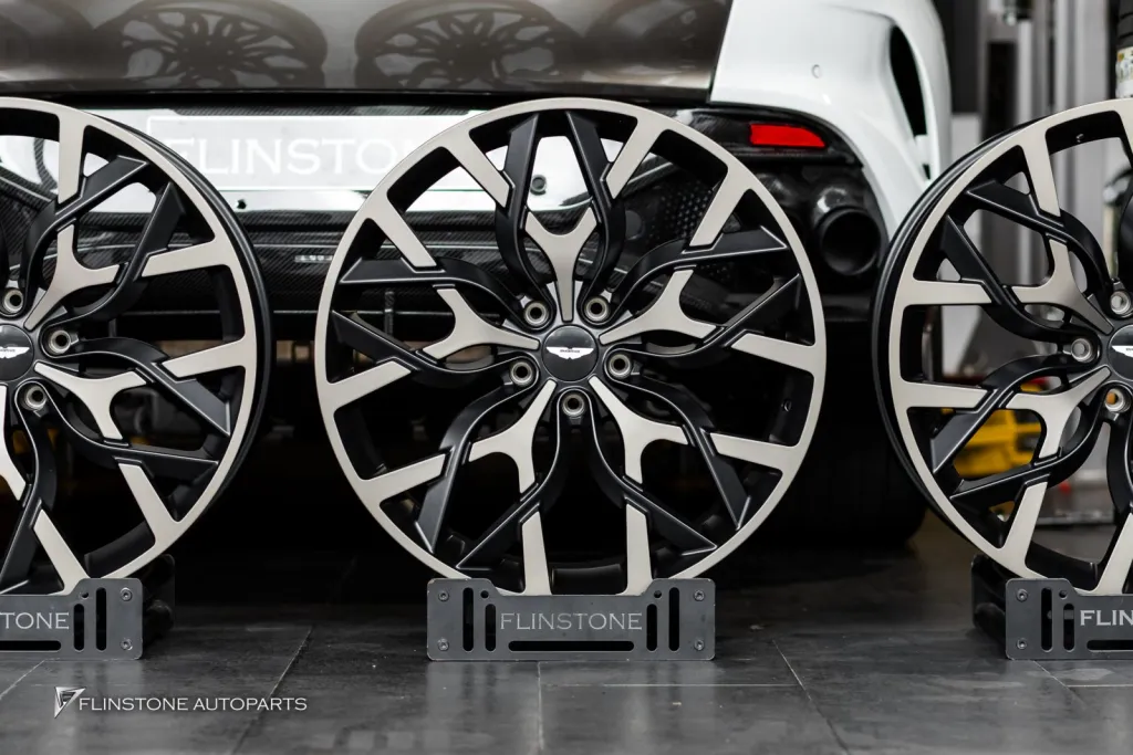 Aston Martin ล้อ Usus
