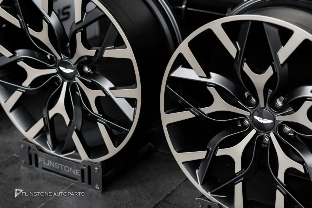 Aston Martin ล้อ Usus