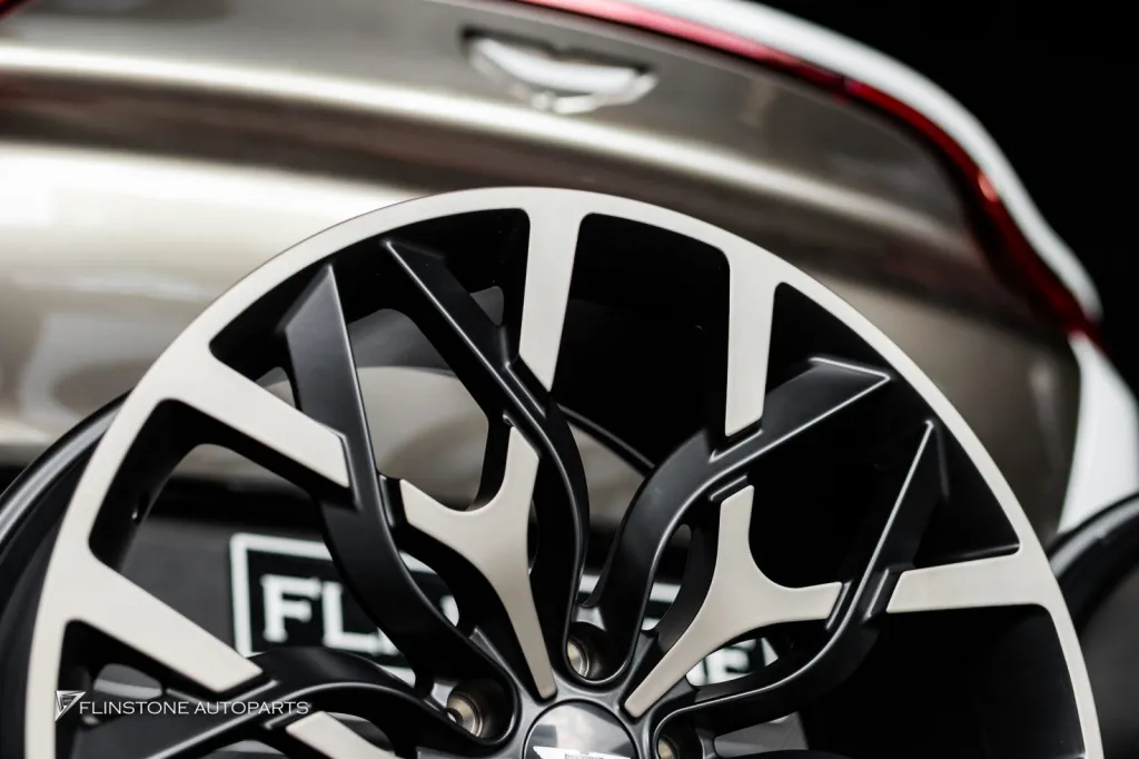 Aston Martin ล้อ Usus