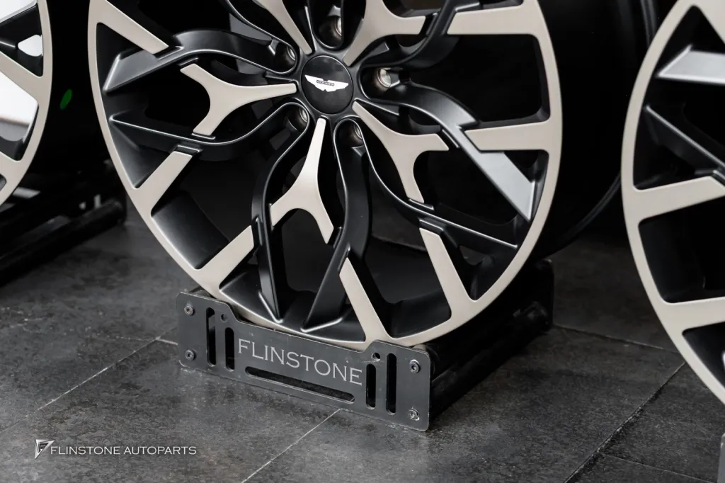 Aston Martin ล้อ Usus