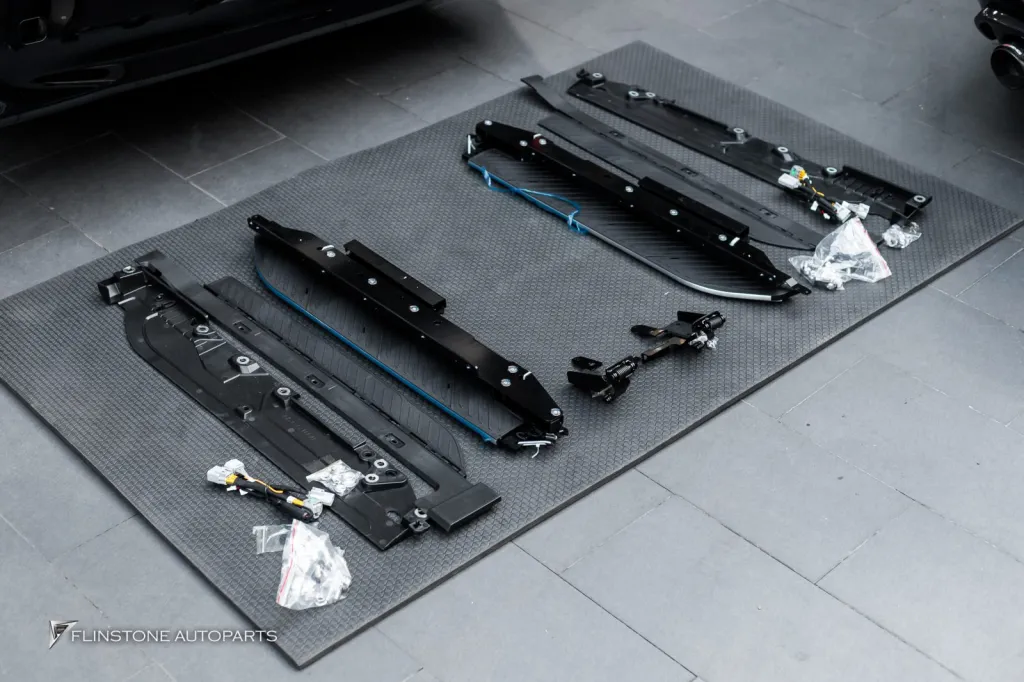 Toyota Alphard บันไดไฟฟ้า