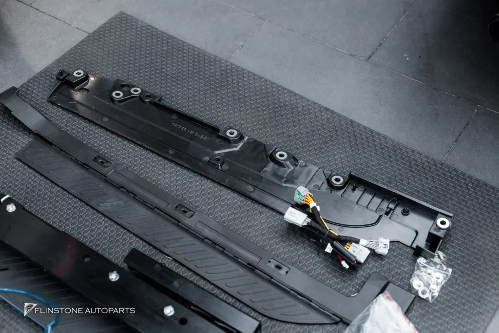 Toyota Alphard บันไดไฟฟ้า