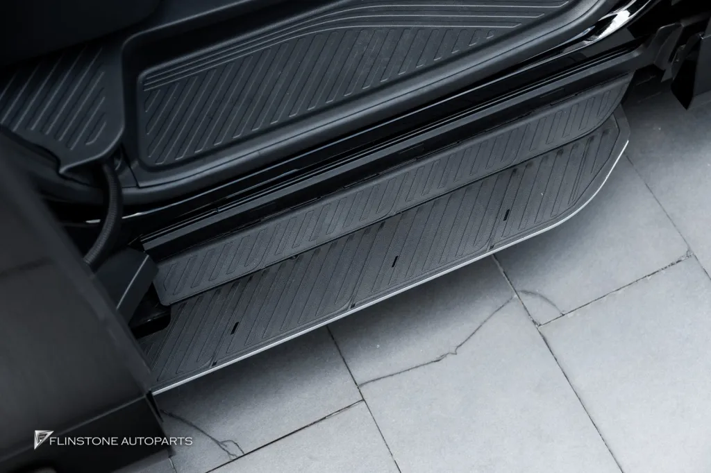 Toyota Alphard บันไดไฟฟ้า