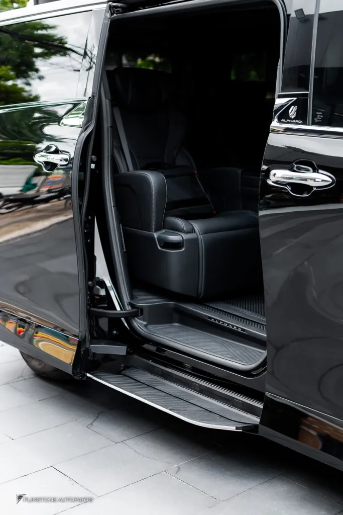 Toyota Alphard บันไดไฟฟ้า