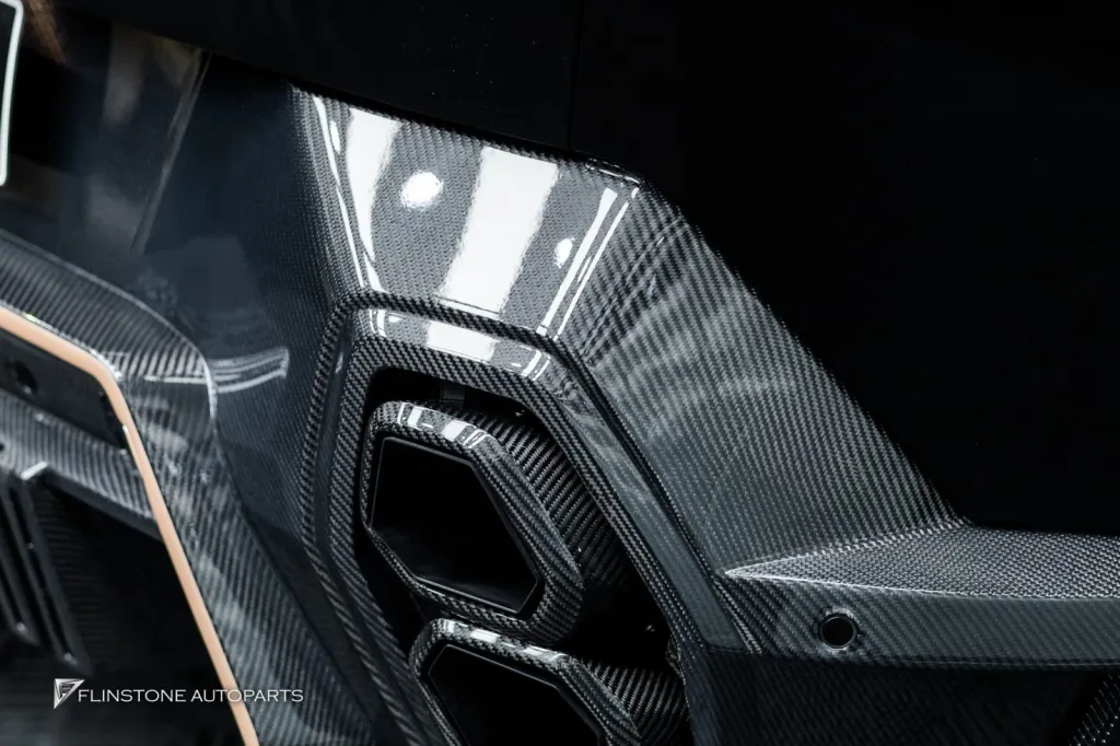 BMW XM พาร์ทคาร์บอนรอบคัน Larte Design