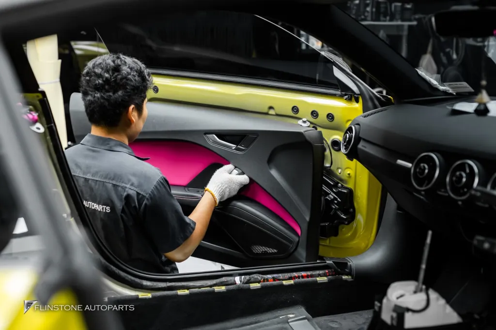 Audi TT ภายในชมพู