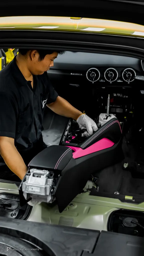 Audi TT ภายในชมพู