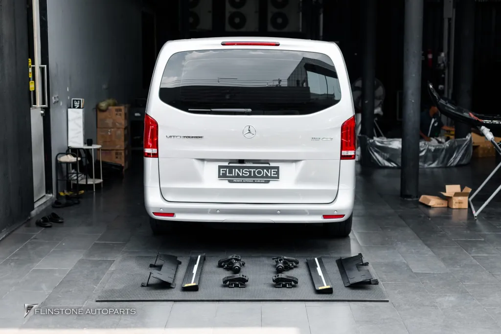 Mercedes Benz Vito บันไดไฟฟ้า