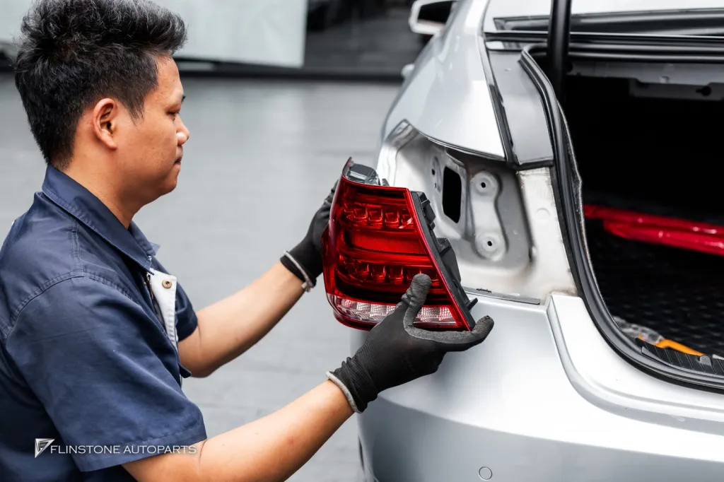 Mercedes Benz ไฟท้าย
