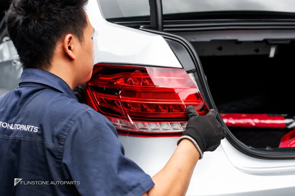 Mercedes Benz ไฟท้าย