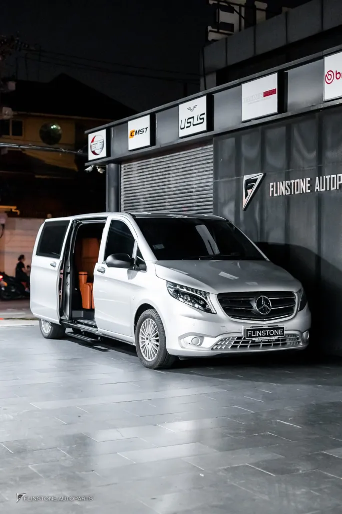 Mercedes Benz Vito บันไดไฟฟ้า