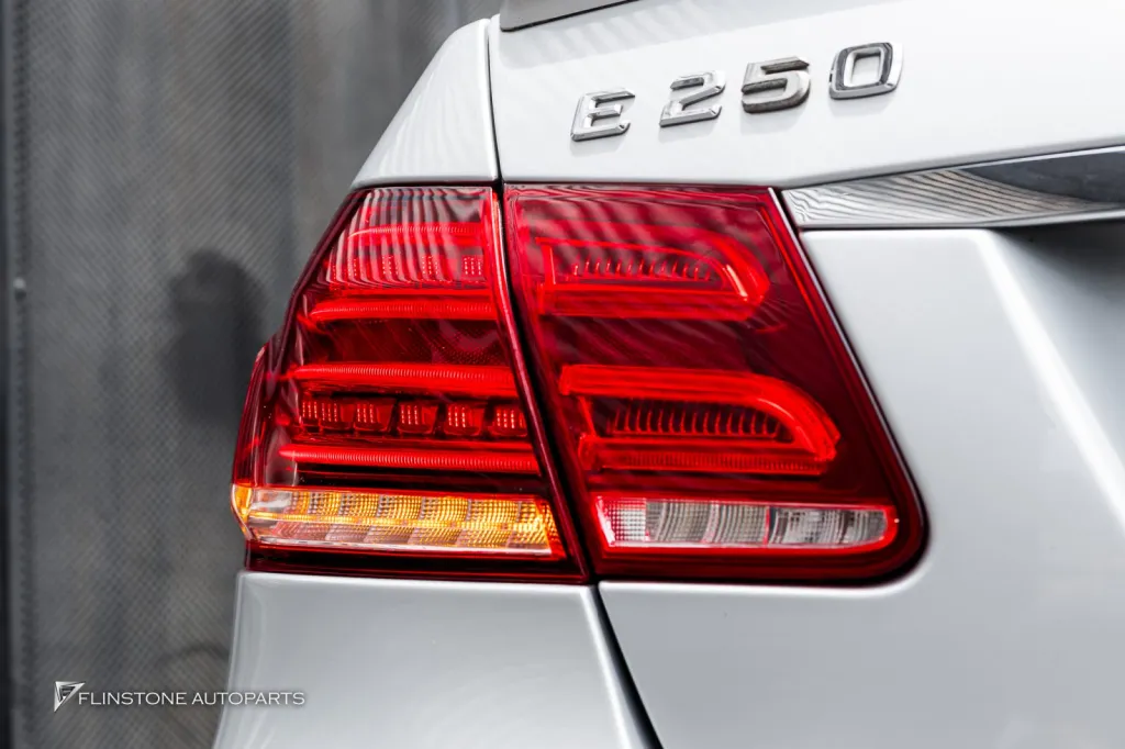 Mercedes Benz ไฟท้าย