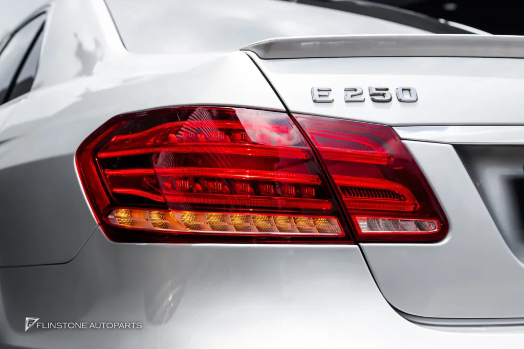 Mercedes Benz ไฟท้าย