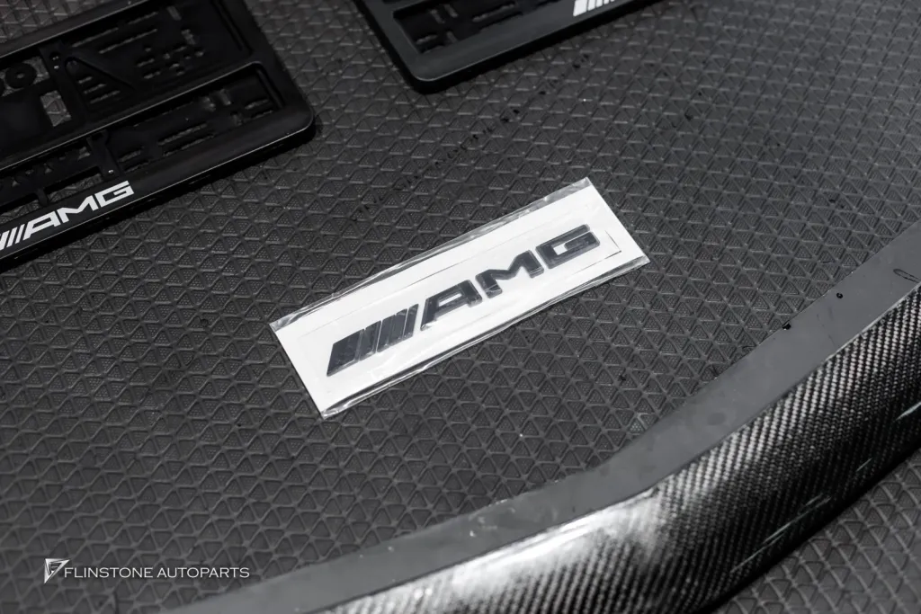 Mercedes Benz Cla 前唇车牌框车标 Amg 黑色