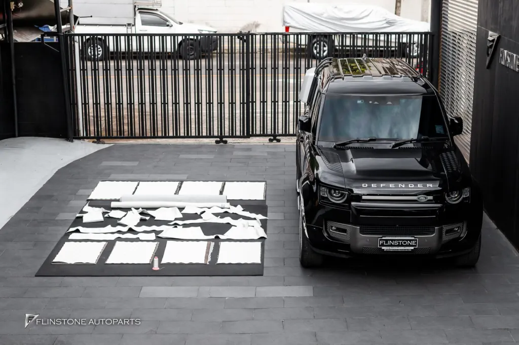 Range Rover Defender ภายในขาว