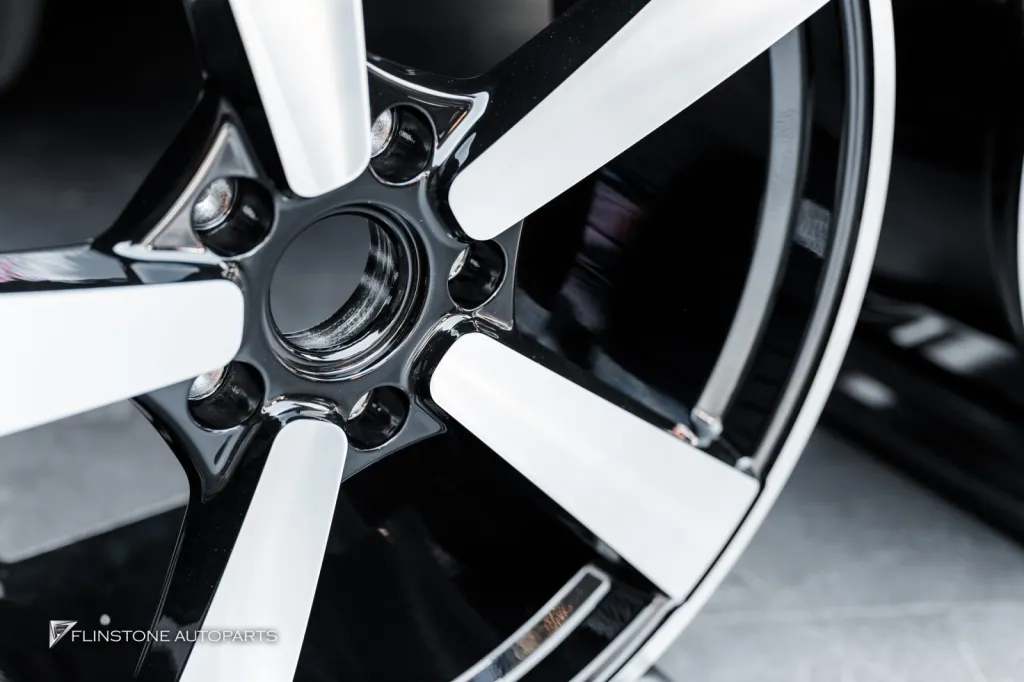 Porsche Panamera ล้อ