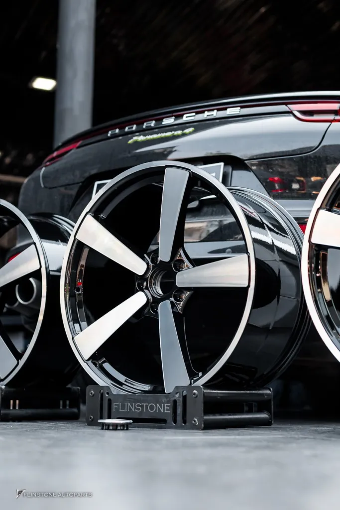 Porsche Panamera ล้อ