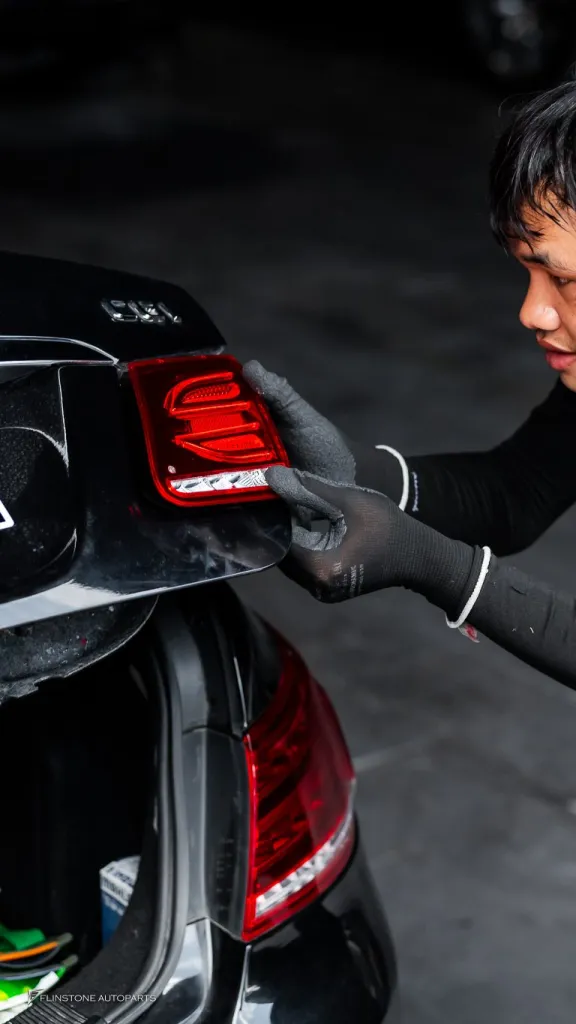 Mercedes Benz W207 ไฟท้ายคู่ใน