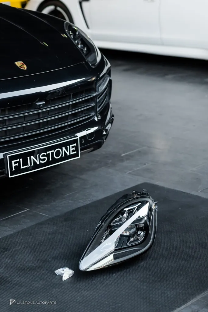 Porsche Cayenne ไฟหน้าแท้