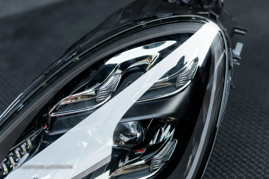 Porsche Cayenne ไฟหน้าแท้