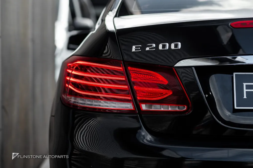 Mercedes Benz W207 ไฟท้ายคู่ใน