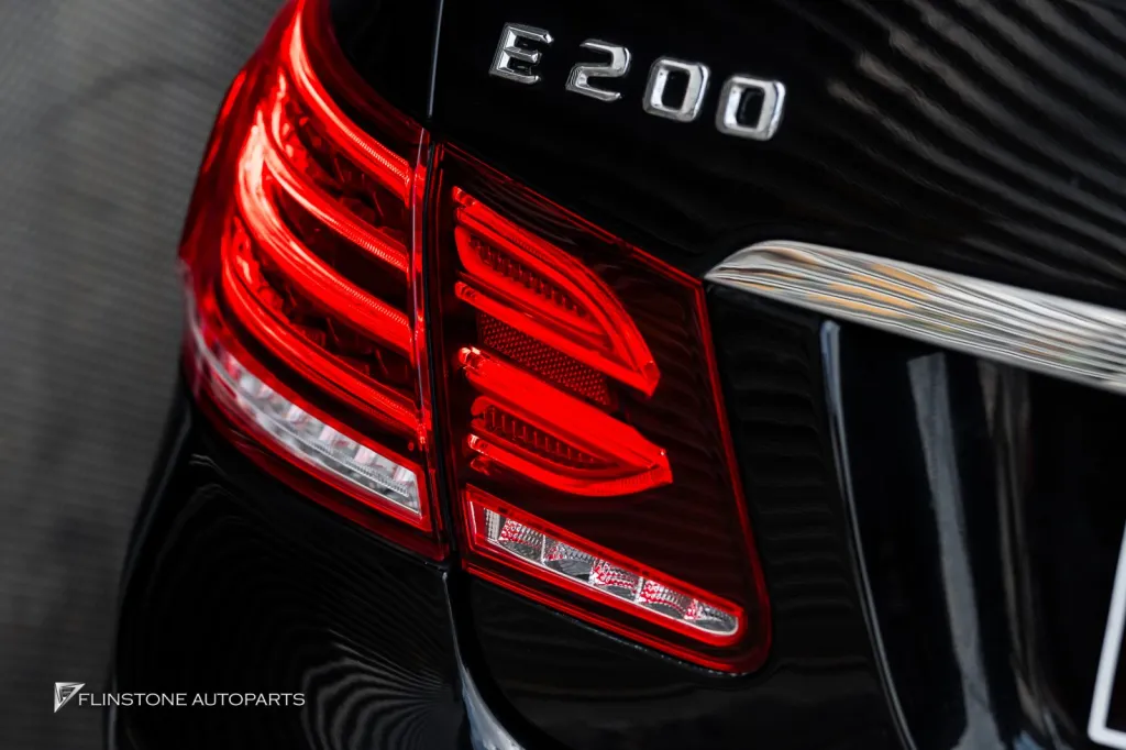 Mercedes Benz W207 ไฟท้ายคู่ใน