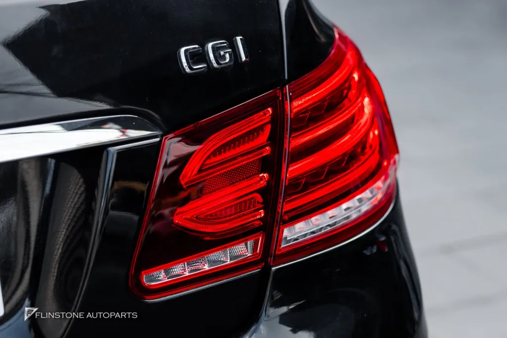 Mercedes Benz W207 ไฟท้ายคู่ใน