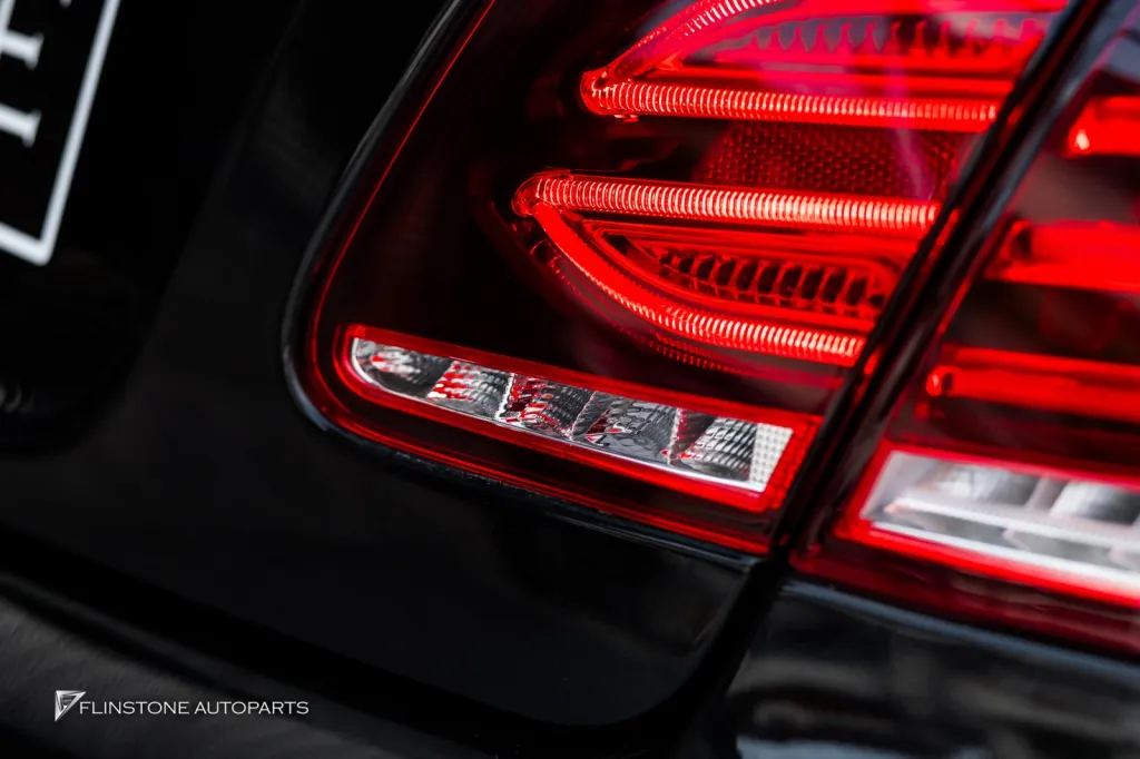 Mercedes Benz W207 ไฟท้ายคู่ใน