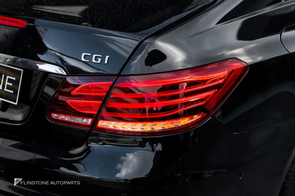 Mercedes Benz W207 ไฟท้ายคู่ใน