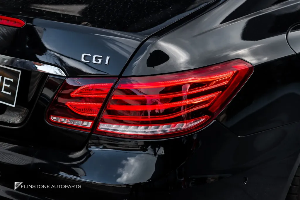 Mercedes Benz W207 ไฟท้ายคู่ใน