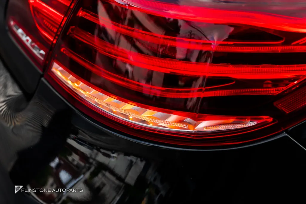 Mercedes Benz W207 ไฟท้ายคู่ใน