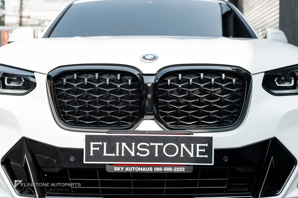 BMW X4 พาร์ทดำเงา ประตูดูด โลโก้