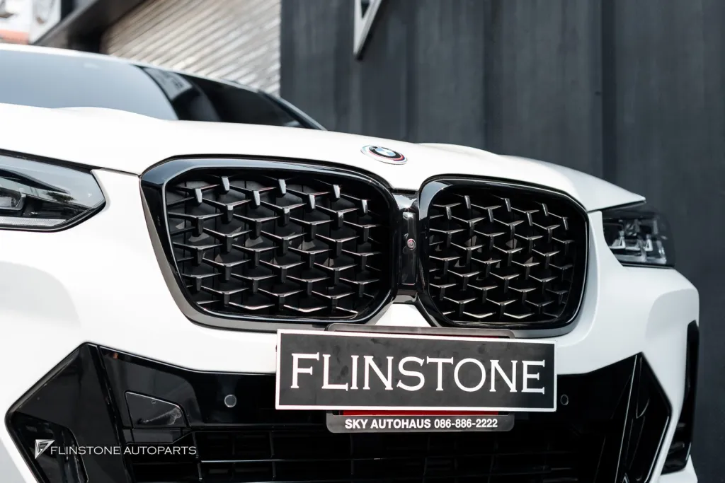 BMW X4 พาร์ทดำเงา ประตูดูด โลโก้