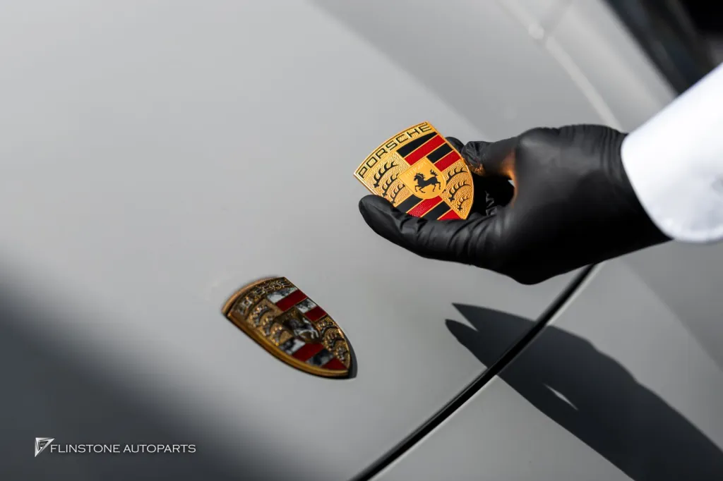 Porsche panamera โลโก้ Porsche ฝากระโปรง