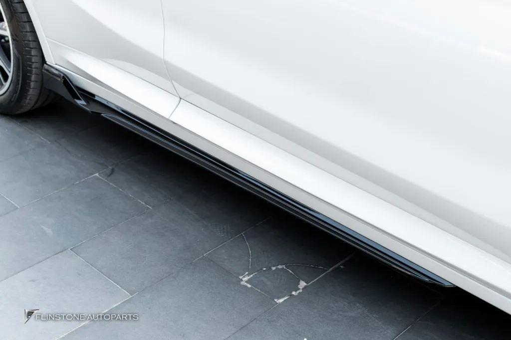 BMW X4 พาร์ทดำเงา ประตูดูด โลโก้